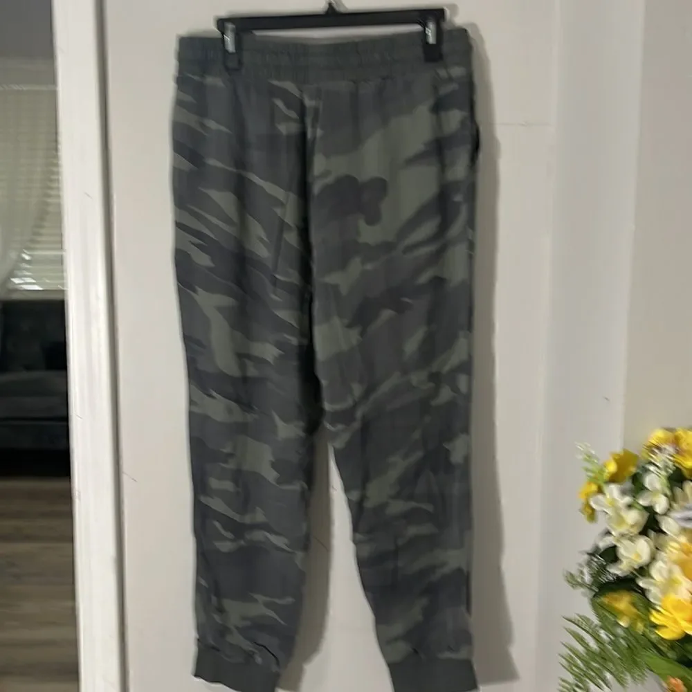 SPLENDID CAMU JOGGERS SIZE LARGE